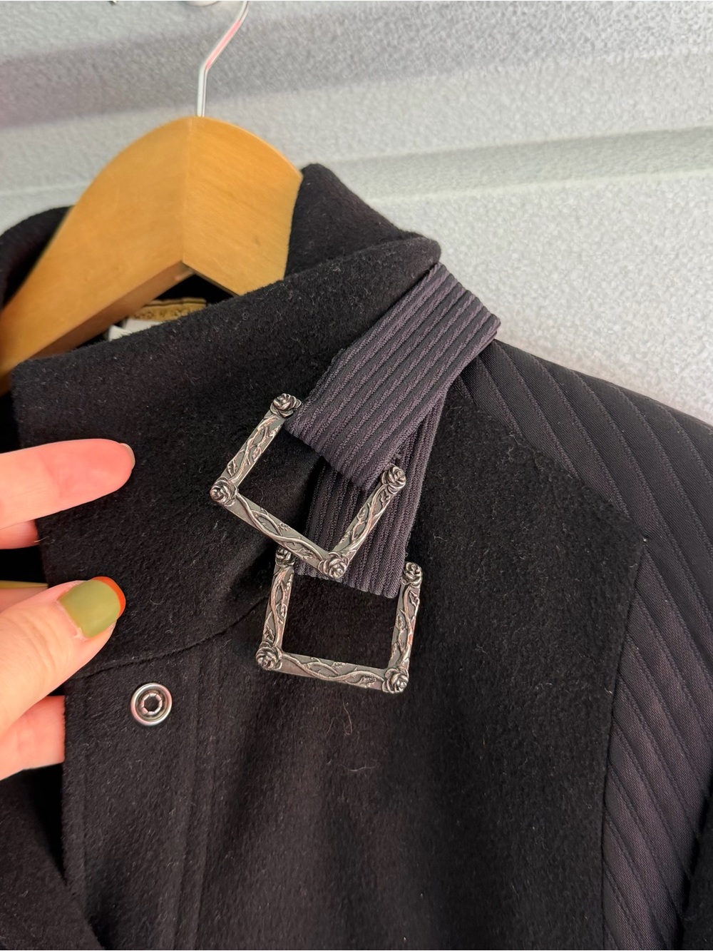 versace gothic coat with buckles and leather panels - Picture 4 of 9